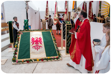 Fahnenweihe Trachtenverein Völs